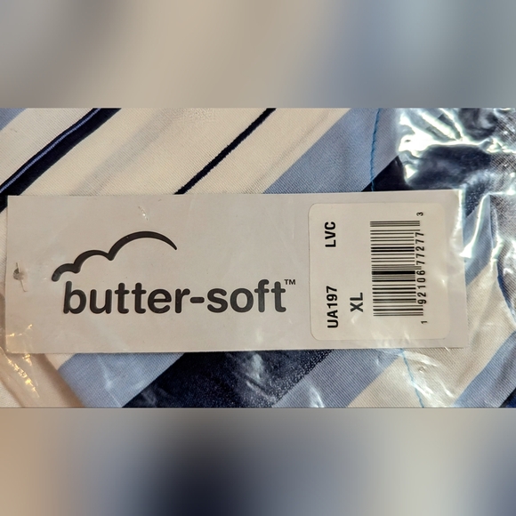 Set of three women's scrub tops. Size XL. Butter-soft brand. - Picture 4 of 13